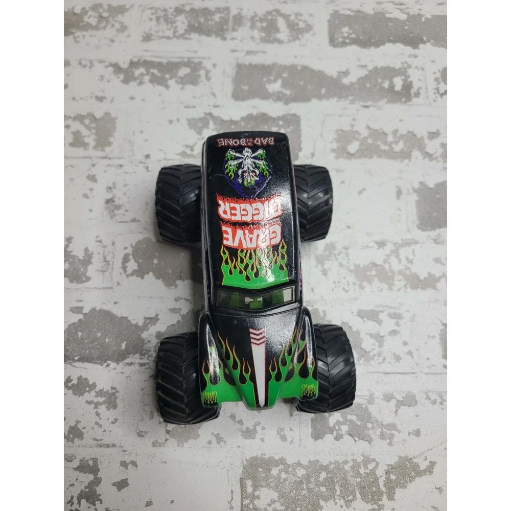 Lot of 3 Monster Jam Trucks Gravedigger, Earth Shaker,‎ Soldier Fortune
